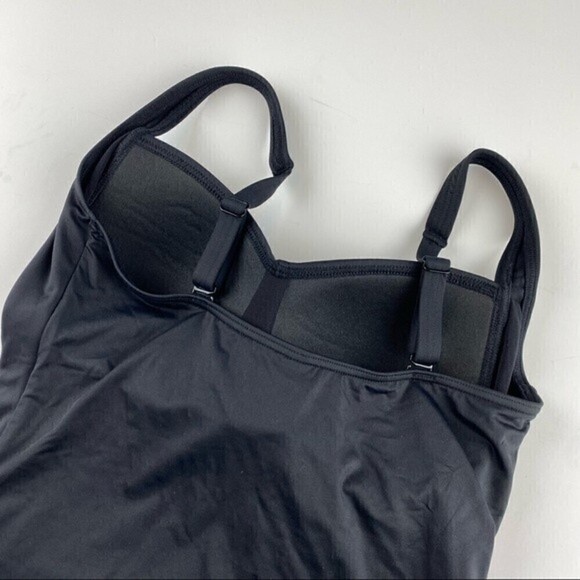 Sea Level Essentials Twist Front Multifit Singlet Swimsuit Top Black Size 6 NWT - Picture 5 of 7